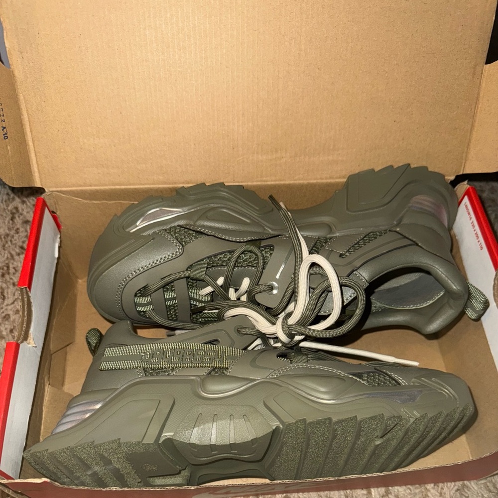 Steve Madden Green Athletic Shoes Chunky Design